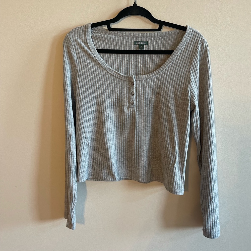 Grey knit cropped long sleeve sweater shirt